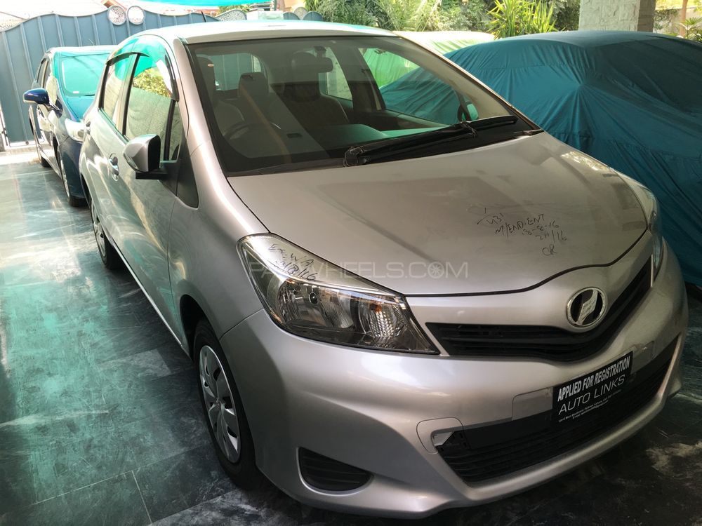 Toyota Vitz 2013 for Sale in Lahore Image-1