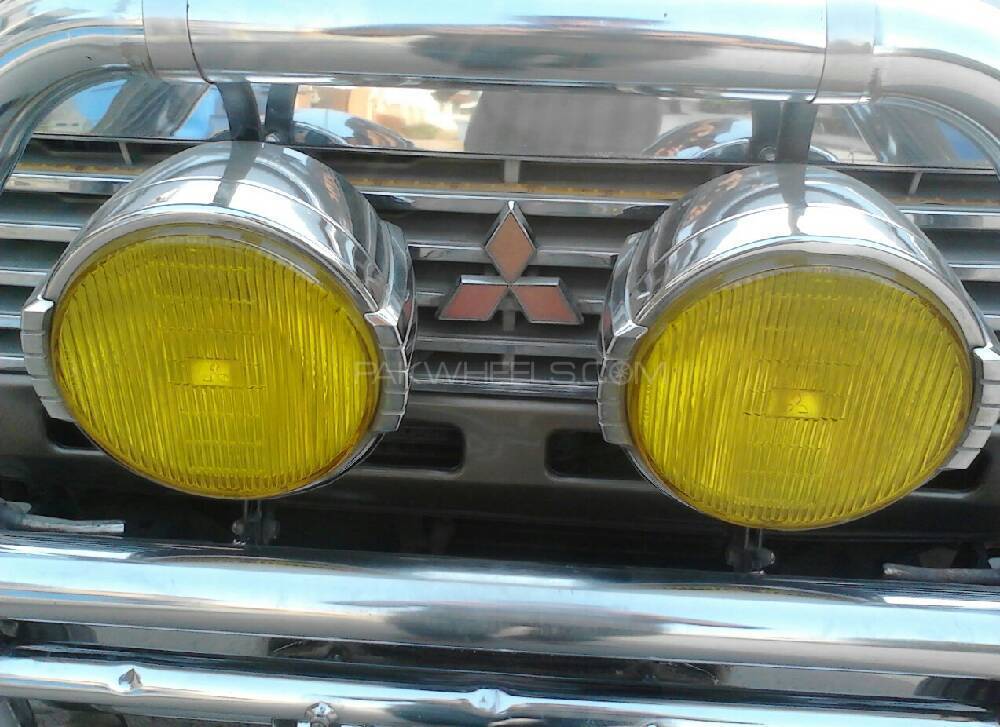 Genuine Mitsubishi fogg lights Image-1
