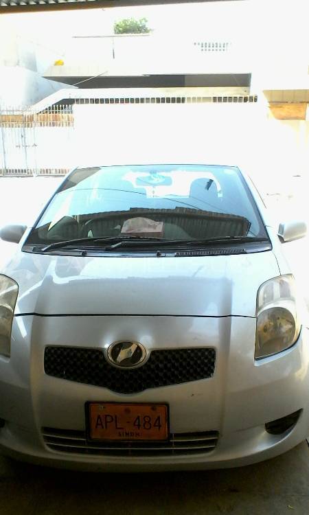 Toyota Vitz 2005 for Sale in Karachi Image-1