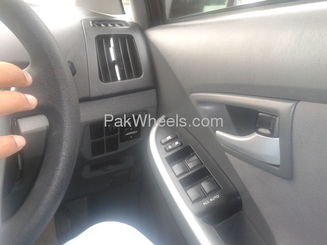 Toyota Prius 2010 for Sale in Lahore Image-1