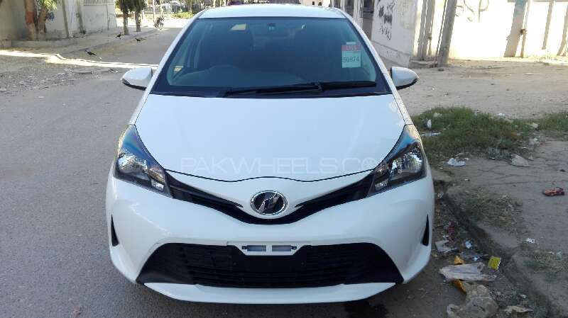 Toyota Vitz 2014 for Sale in Karachi Image-1