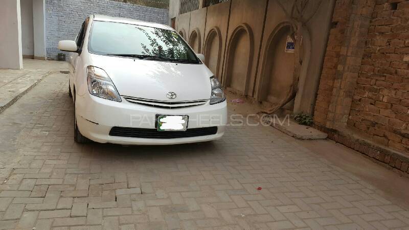 Toyota Prius 2011 for Sale in Sahiwal Image-1