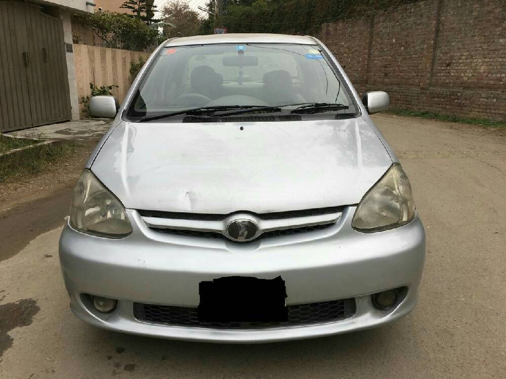 Toyota Platz 2005 for Sale in Lahore Image-1