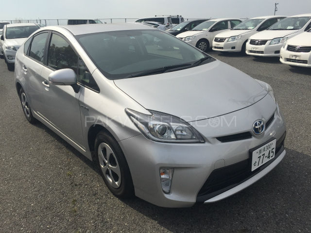 Toyota Prius 2013 for Sale in Lahore Image-1