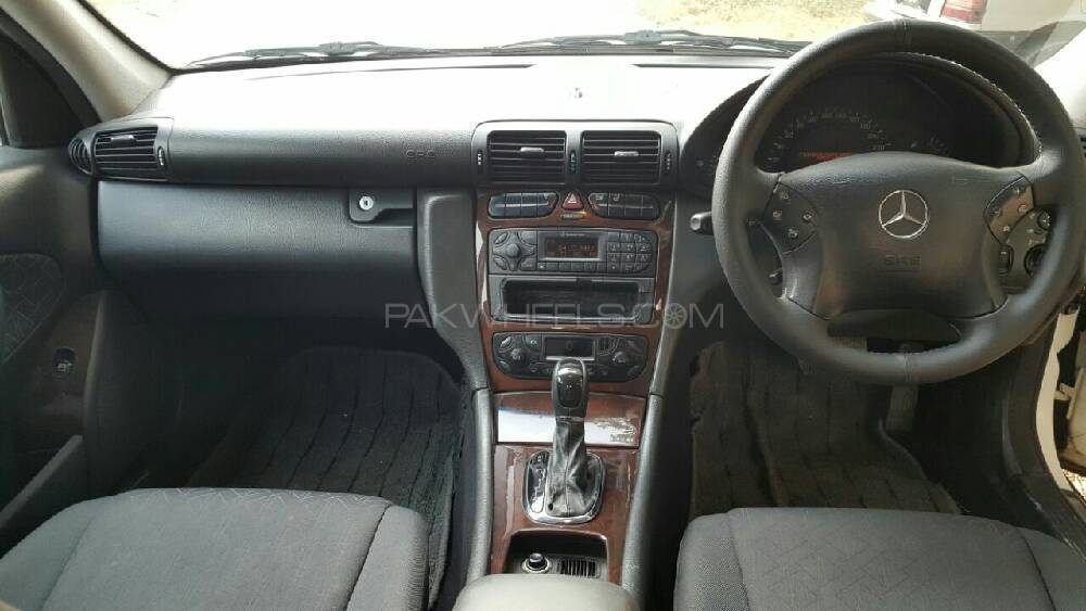 Mercedes Benz C Class 2002 for Sale in Gujrat Image-1