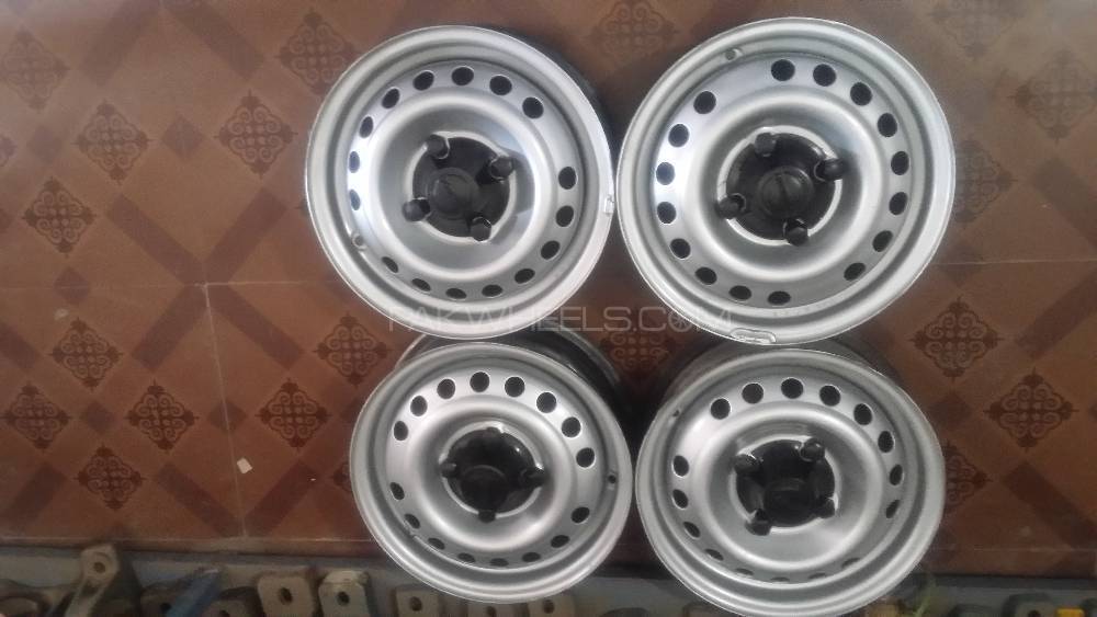 Daewoo original rim with cups and nut caps Image-1