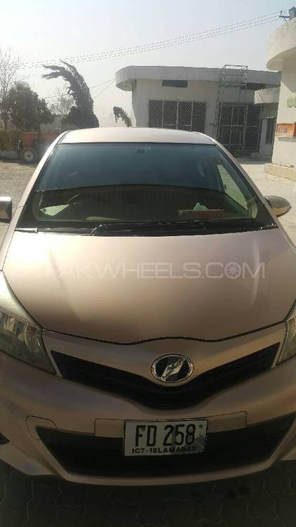 Toyota Vitz 2011 for Sale in Nowshera Image-1