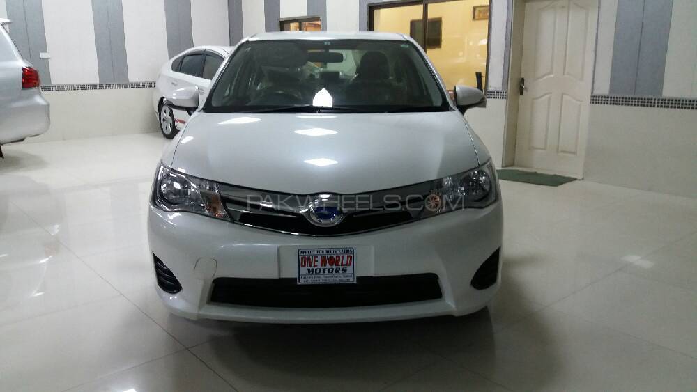 Toyota Corolla Axio 2013 for Sale in Sialkot Image-1