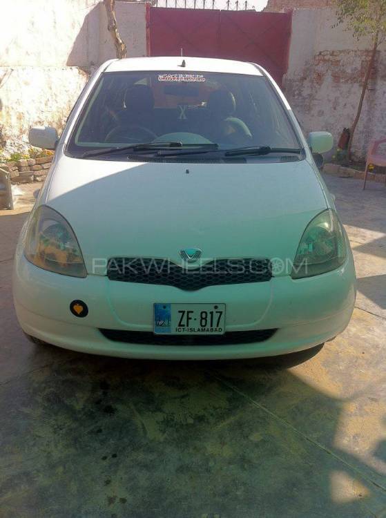 Toyota Vitz 2000 for Sale in Nowshera cantt Image-1