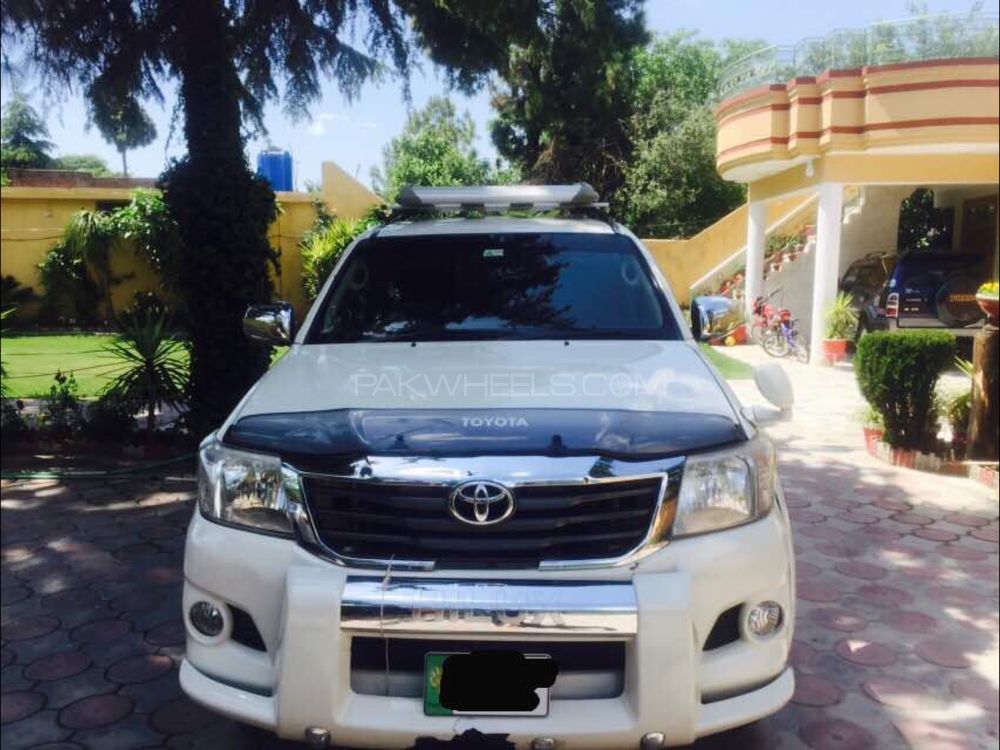 Toyota Hilux 2013 for Sale in Abbottabad Image-1