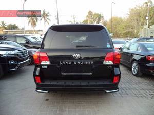 TOYOTA LAND CRUISER ZX MODEL 2012.BLACK WITH BLACK LEATHER INTERIOR,ORIGINAL TV WITH 4 CAMERAS,SUNROOF.
The car is parked at AUTOMALL near LAL QILA opposite AWAMI MARKAZ at shahrah-e-Faisal road karachi. 

Call/SMS in office hours only, if we don't respond just drop us a message. 

OUR OTHER STOCK IS FULLY UPDATED ON FACEBOOK AS WELL.Just write automallpk in your search option.

Thank you 
AUTOMALL.