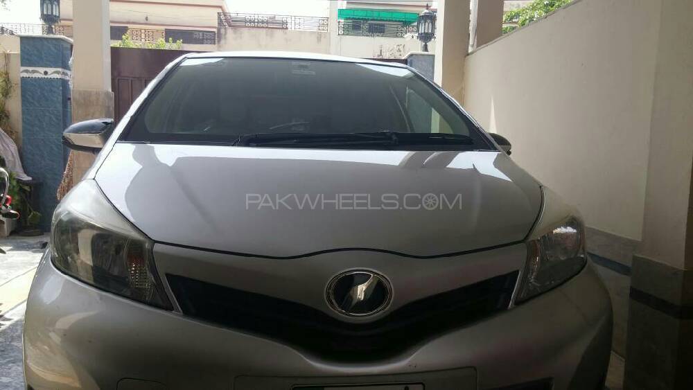 Toyota Vitz 2011 for Sale in Sialkot Image-1
