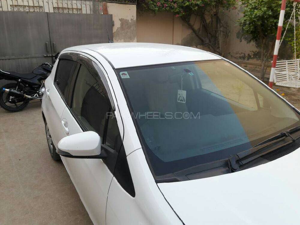 Toyota Vitz 2011 for Sale in Bahawalpur Image-1