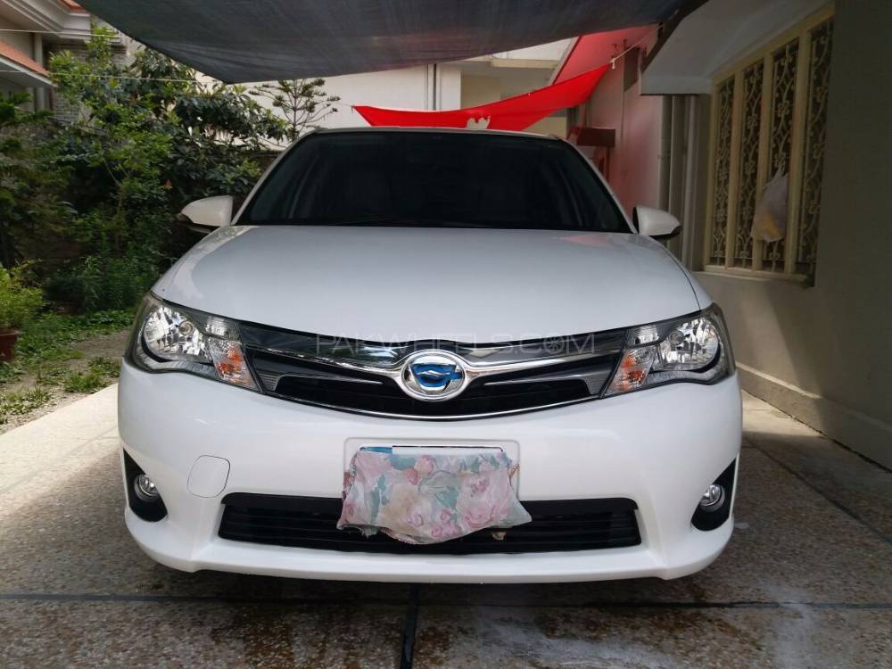 Toyota Corolla Axio 2013 for Sale in Abbottabad Image-1