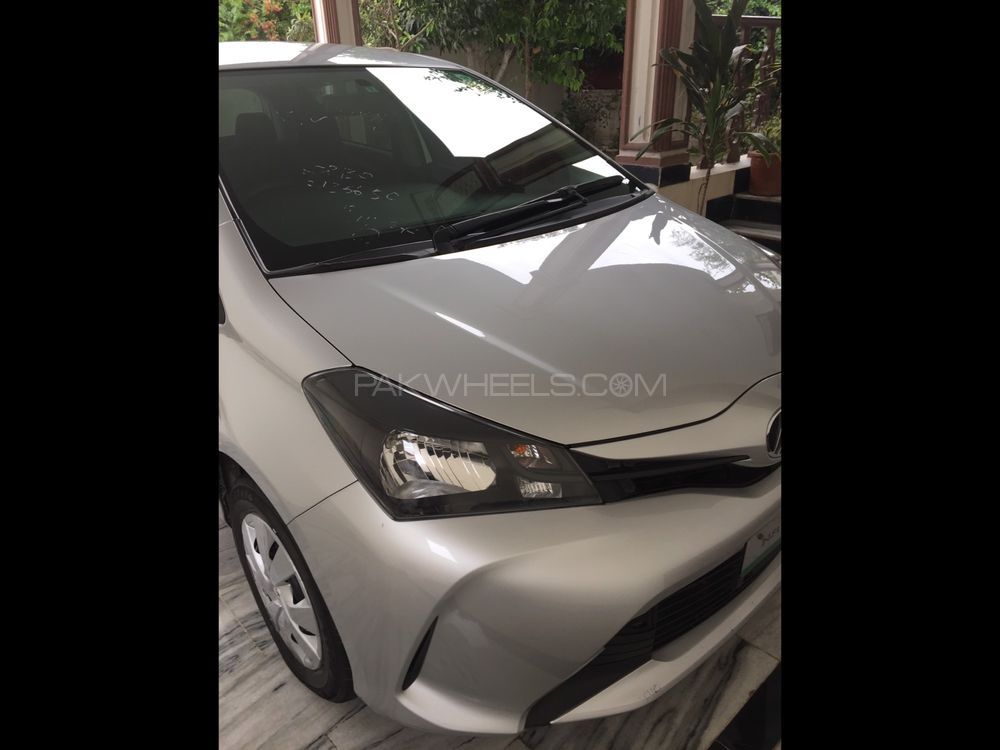 Toyota Vitz 2015 for Sale in Peshawar Image-1