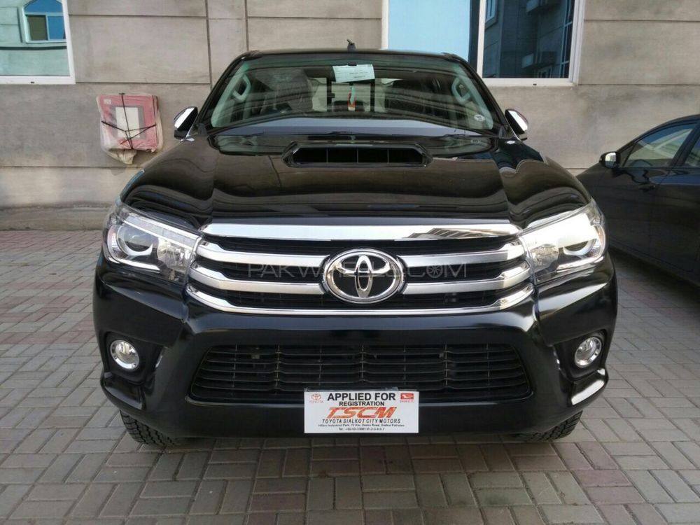 Toyota Hilux 2017 for Sale in Sialkot Image-1