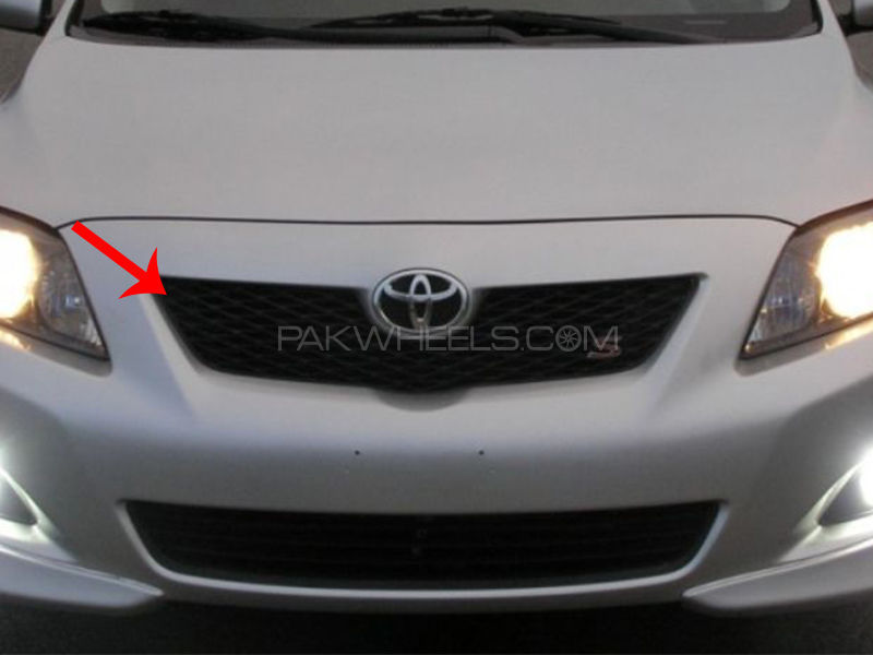 Toyota Corolla 2008-2012 Front Mesh Grill Image-1