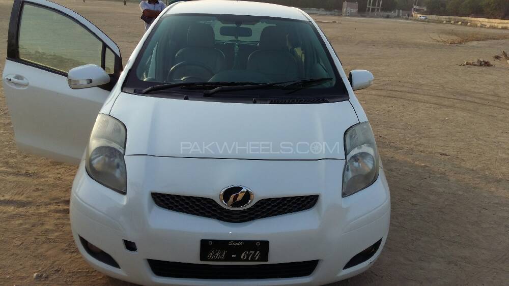 Toyota Vitz 2008 for Sale in D.G.Khan Image-1