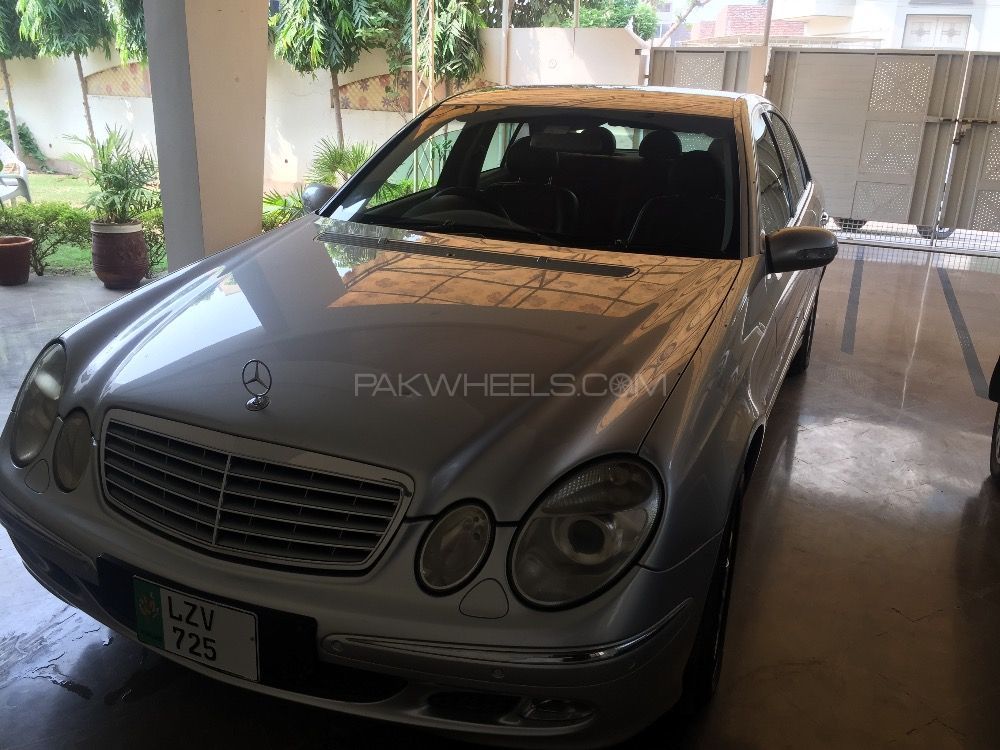Mercedes Benz E Class 2004 for Sale in Sahiwal Image-1