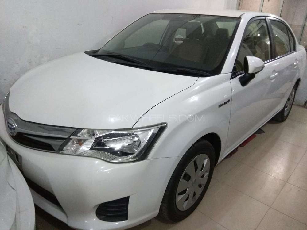 Toyota Corolla Axio 2014 for Sale in Sialkot Image-1