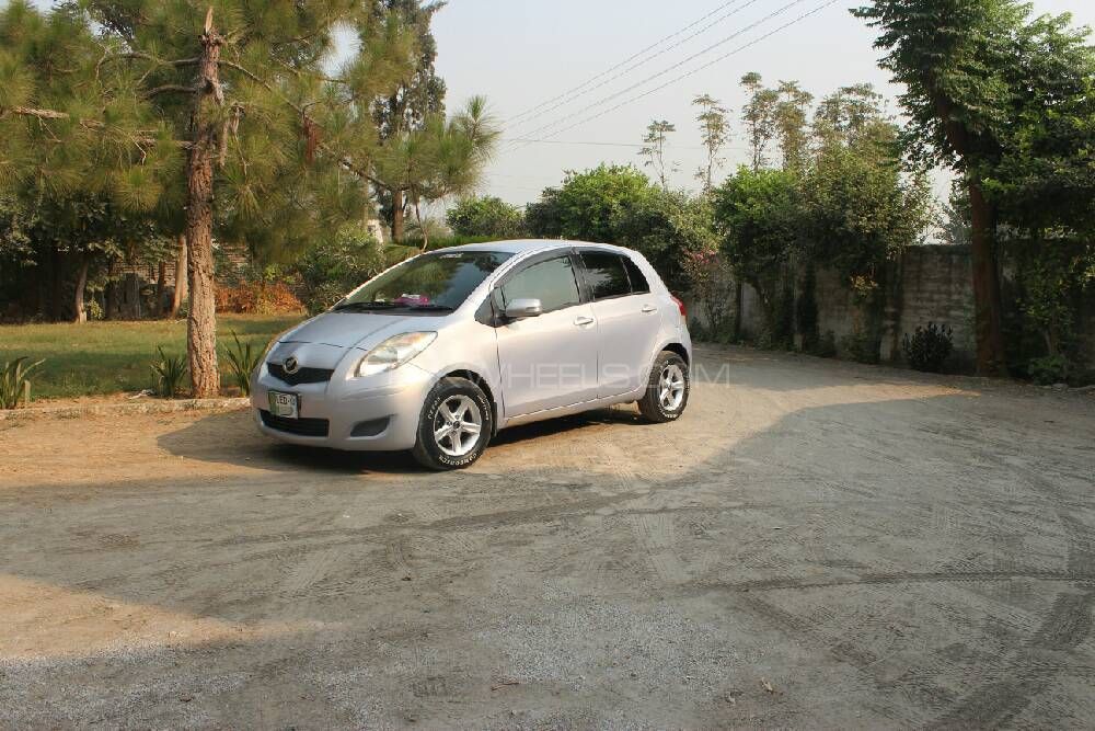 Toyota Vitz 2013 for Sale in Mardan Image-1