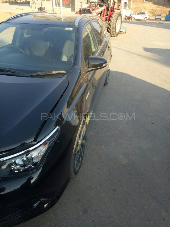 Toyota Auris 2015 for Sale in Islamabad Image-1