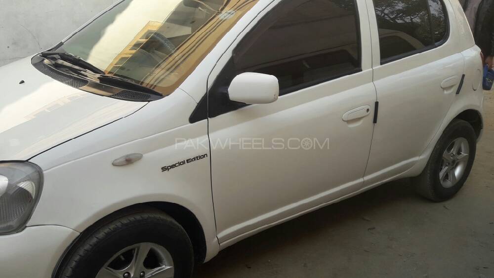 Toyota Vitz 2001 for Sale in Nowshera Image-1