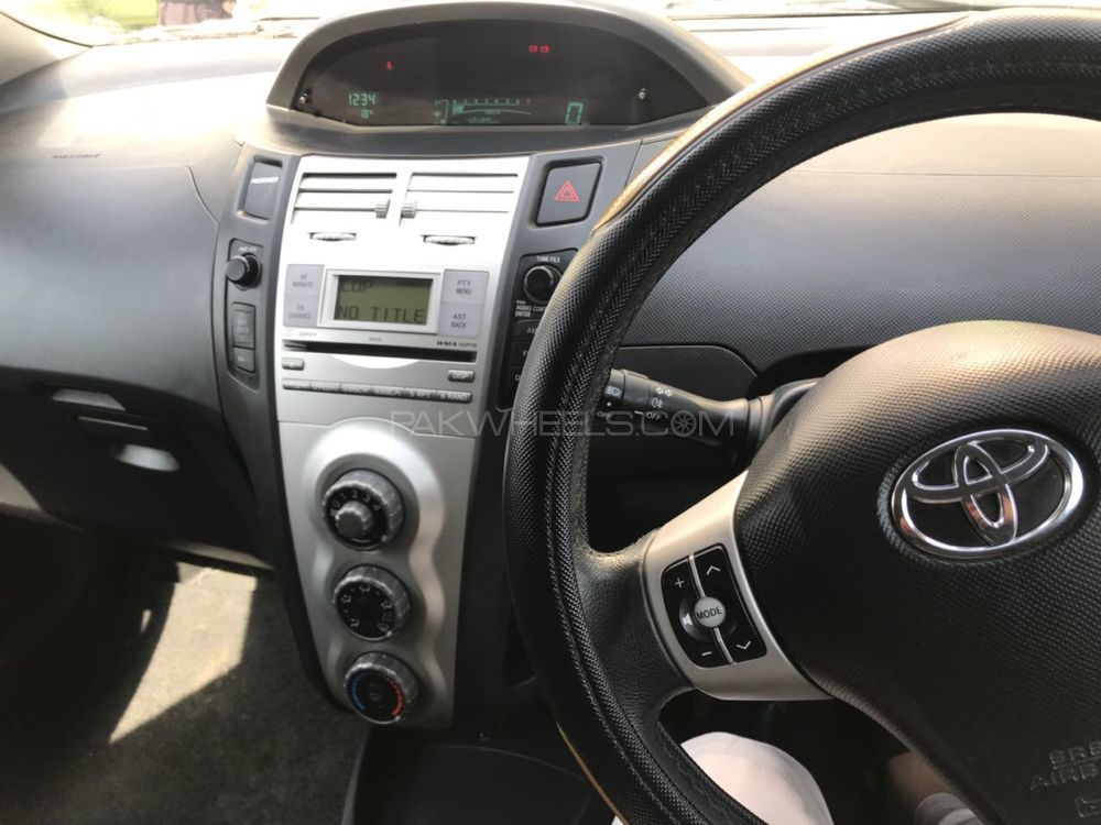 Toyota Yaris 2012 for Sale in Islamabad Image-1