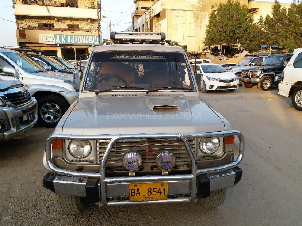 Mitsubishi Pajero 1988 for Sale in Karachi Image-1