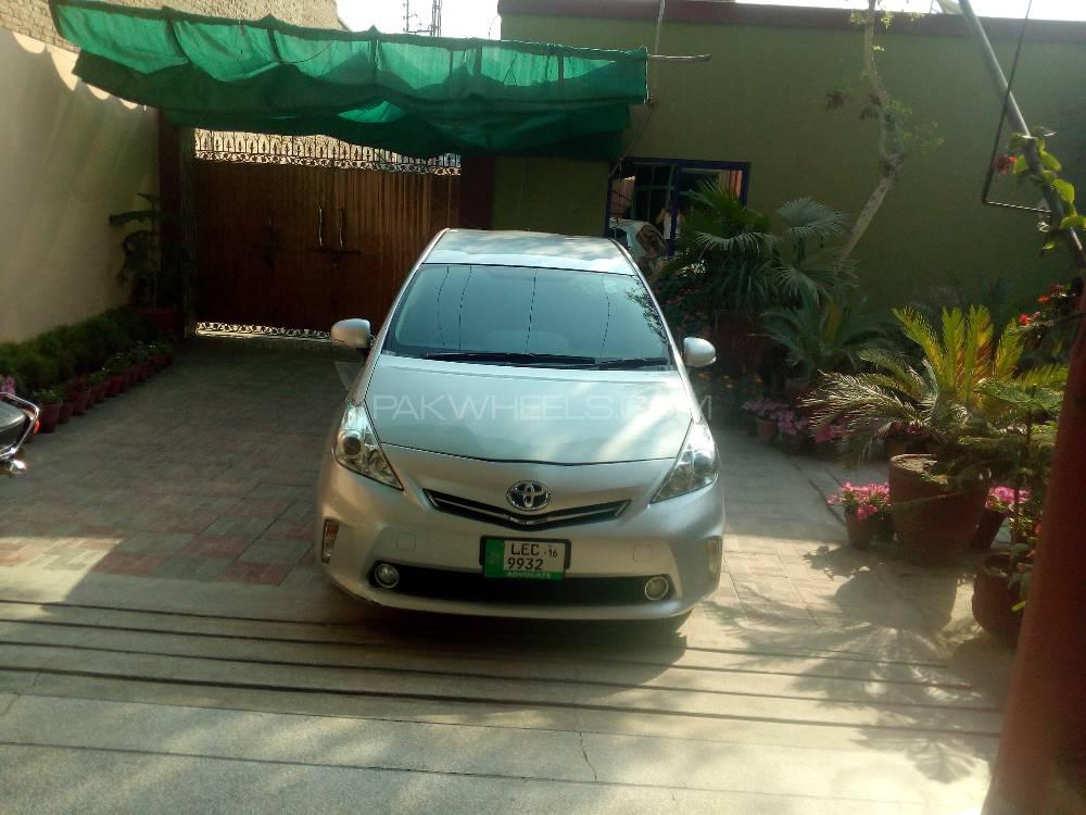 Toyota Prius Alpha 2012 for Sale in Bahawalpur Image-1
