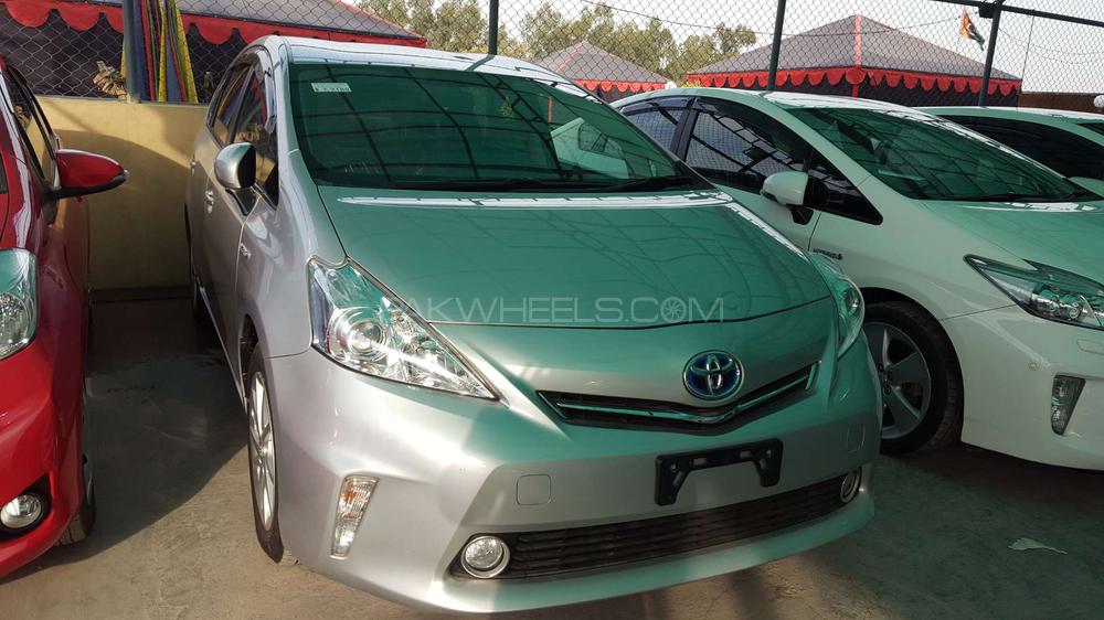 Toyota Prius Alpha 2014 for Sale in Islamabad Image-1