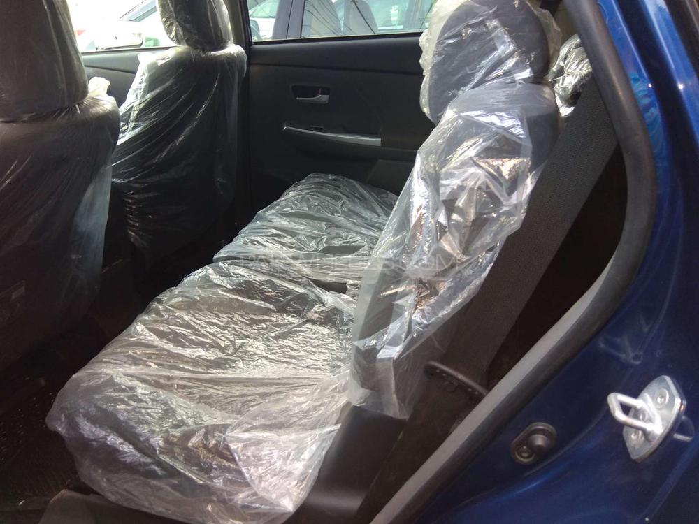 Toyota Prius Alpha 2011 for Sale in Karachi Toyota Prius Alpha 2011 for Sale in Karachi Image-5