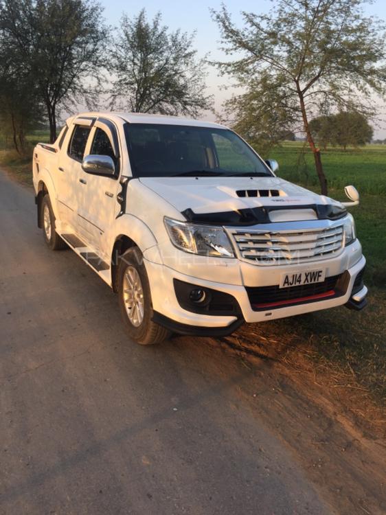 Toyota Hilux 2014 for Sale in Gujrat Image-1
