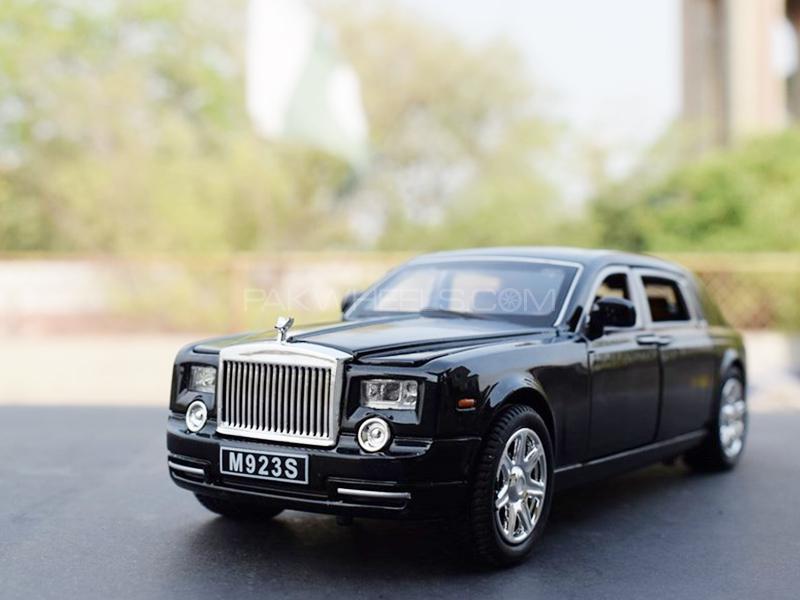 Buy KinSmart Metal Body Die Cast Rolls Royce Phantom - Black in ...