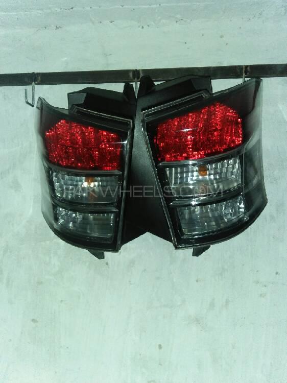 Toyota IQ 2007 model back lights Image-1