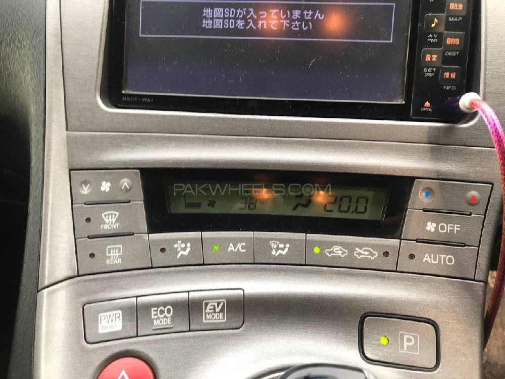 Toyota Prius 2012 for Sale in Lahore Toyota Prius 2012 for Sale in Lahore Image-4