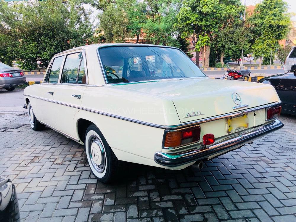 Mercedes Benz E Class 1973 for Sale in Lahore Mercedes Benz E Class 1973 for Sale in Lahore Image-7