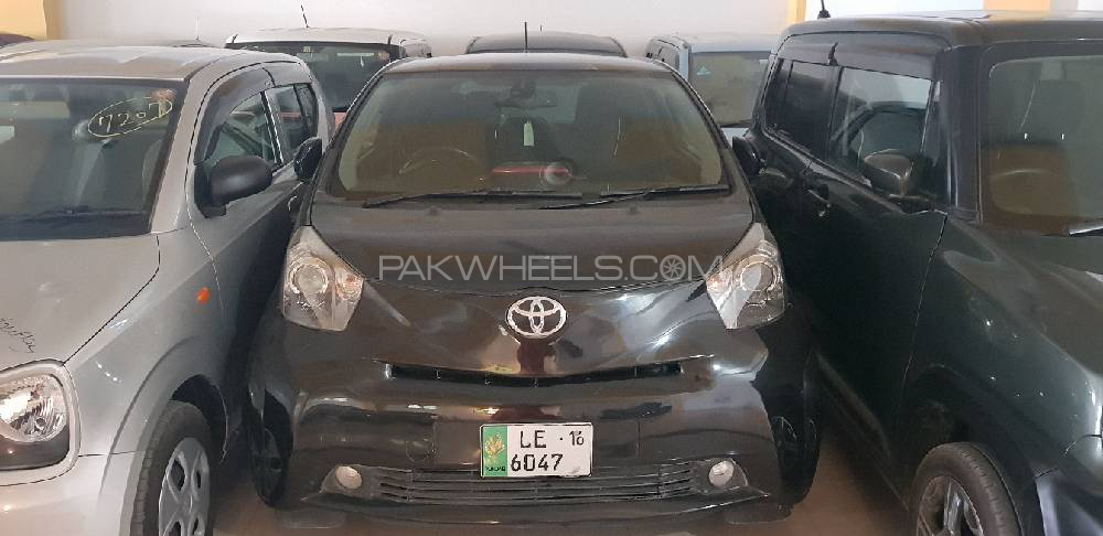 Toyota iQ 2011 for Sale in Islamabad Image-1