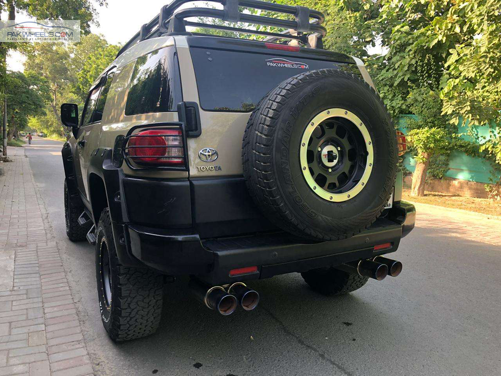 Toyota Fj Cruiser 2011 for Sale in Lahore Toyota Fj Cruiser 2011 for Sale in Lahore Image-9