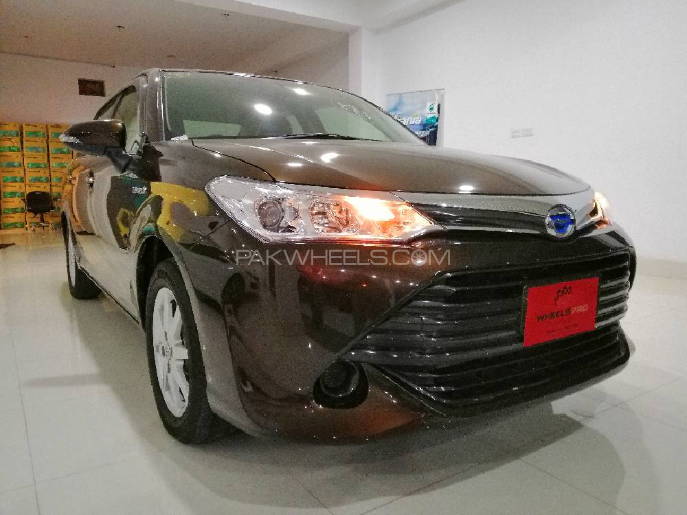 Toyota Corolla Axio 2016 for Sale in Peshawar Image-1