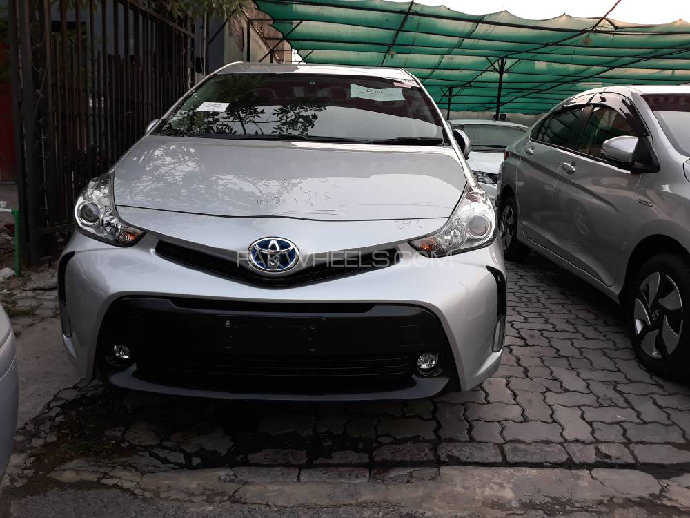 Toyota Prius Alpha 2016 for Sale in Lahore Image-1