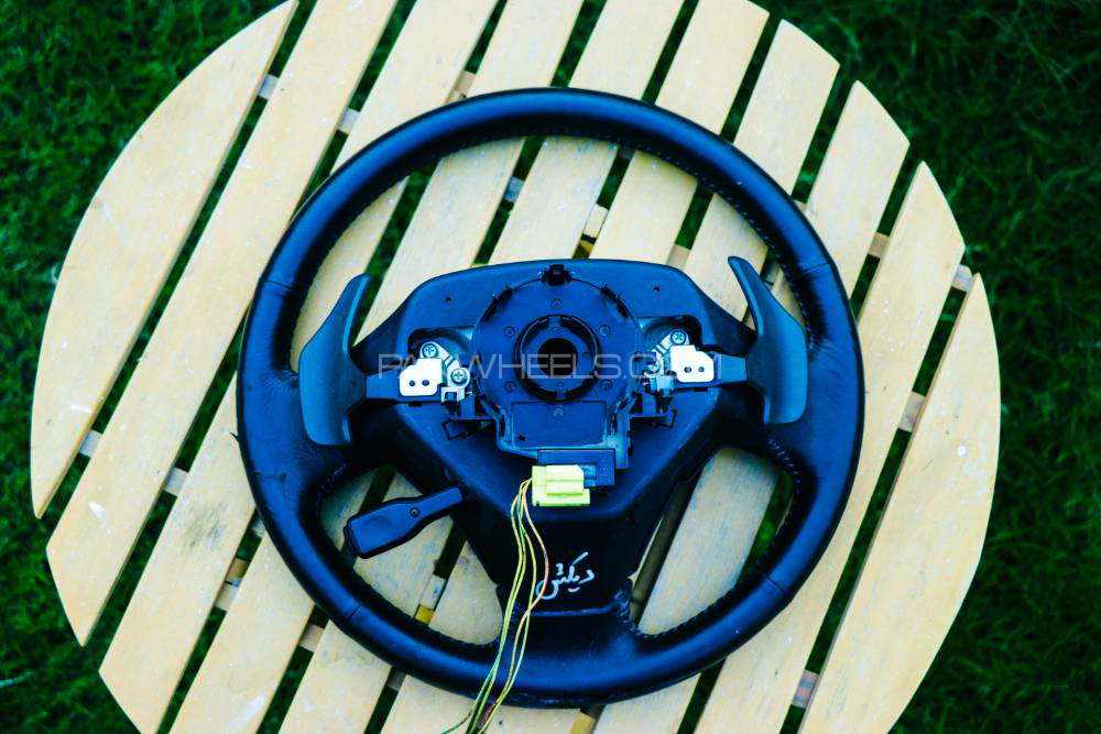 Toyota Ractis Leather Steering Wheel Toyota Ractis Leather Steering Wheel Image-8