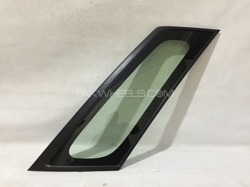 MK32S/MM32S Suzuki Spacia Front Left Quarter Glass Image-1