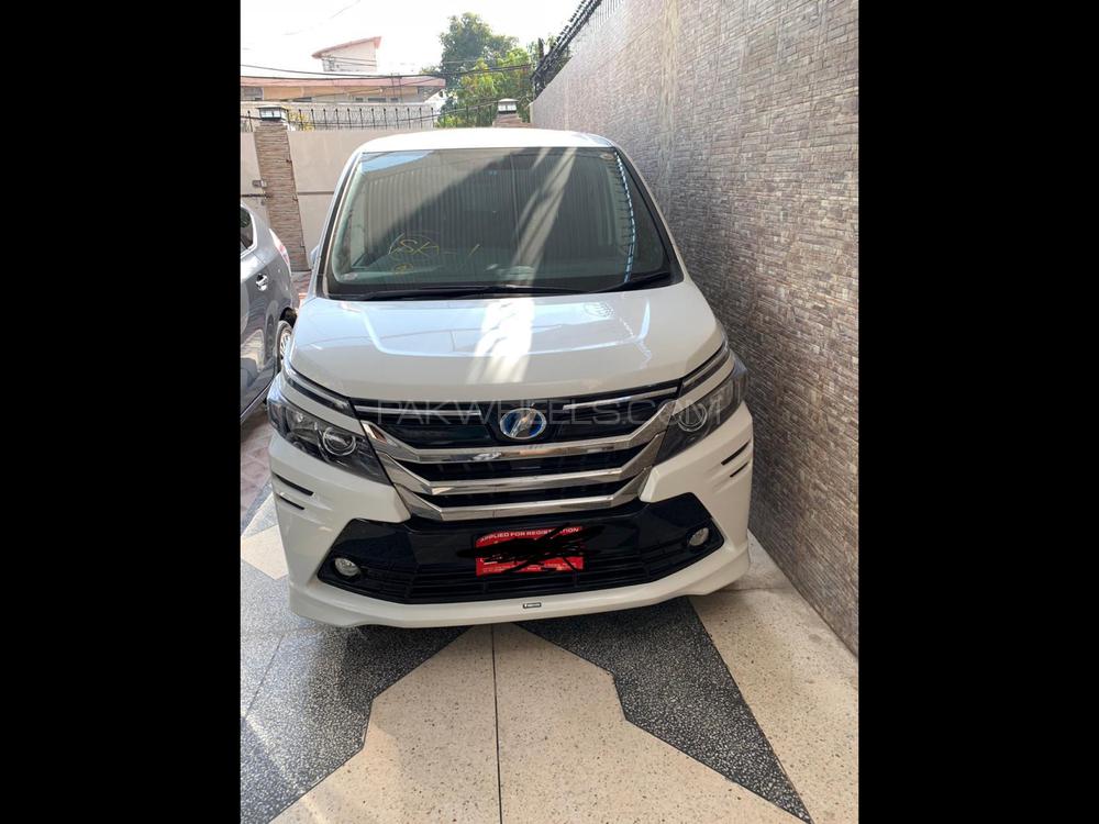 Toyota Voxy 2015 for Sale in Lahore Image-1