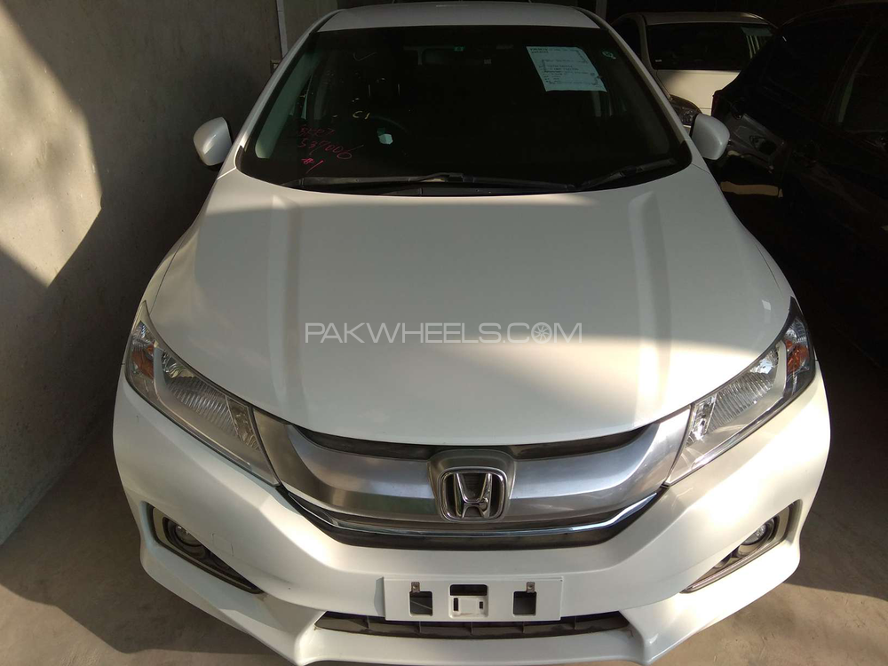 Honda Grace Hybrid 2015 for Sale in Karachi Image-1