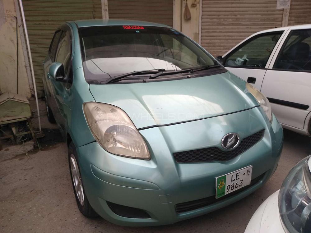 Toyota Vitz 2009 for Sale in Multan Image-1