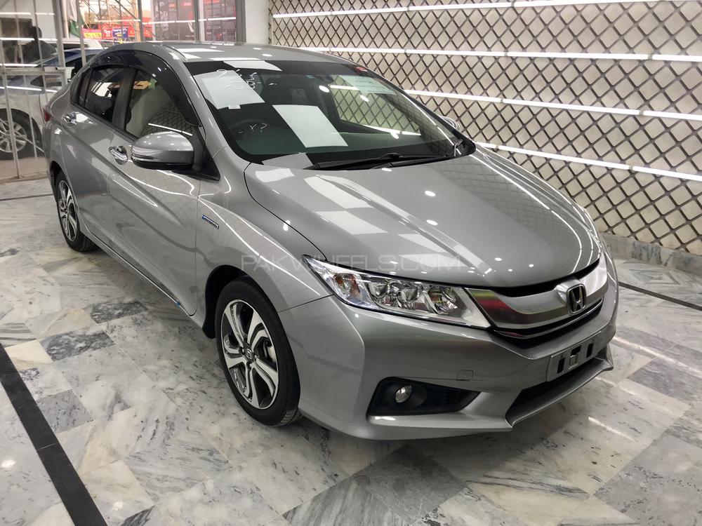 Honda Grace Hybrid 2015 for Sale in Faisalabad Image-1