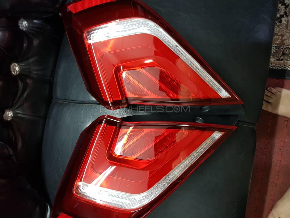Honda Civic X 2017 Back sports lights and sports light spoil Image-1