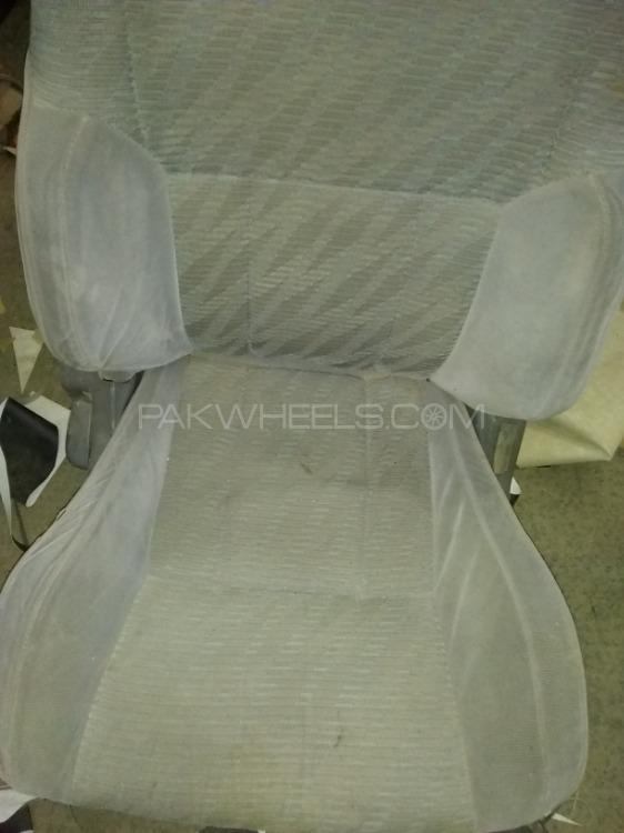 Sell 2 front seats made in japan  Image-1