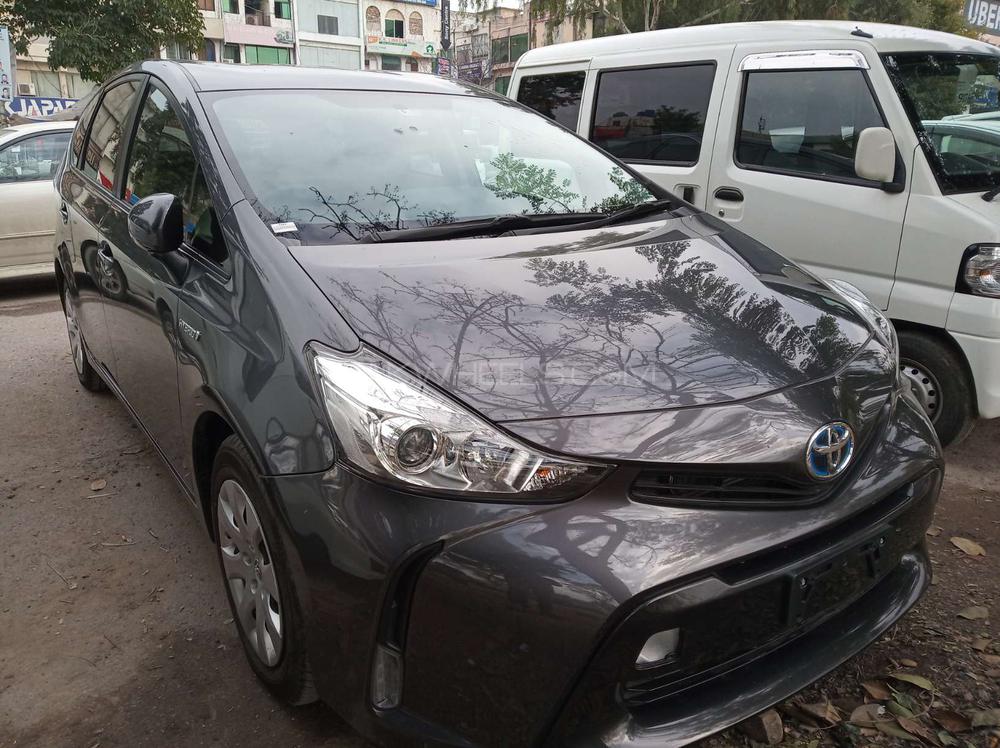 Toyota Prius Alpha 2015 for Sale in Islamabad Image-1